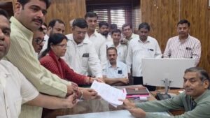 कांग्रेस की ओर से कमलेश शर्मा