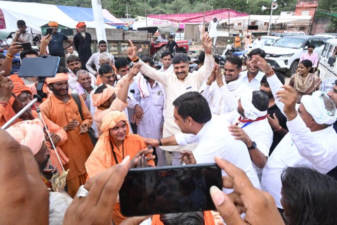 573 अरावली की पहाड़ियों के बीच बने मंदिर में टीकाराम जूली