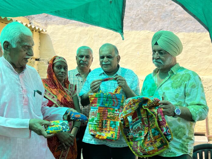 623 विमंदित बच्चों को शिक्षण सामग्री व उपयोगी सामान वितरित