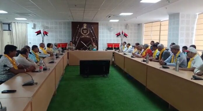 647 पुलिसकर्मियों की समस्याओं पर एसपी ने की बैठक