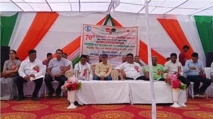 नवीन स्कूल में खिलाड़ियों का उत्साहवर्धन करते वन मंत्री संजय शर्मा
