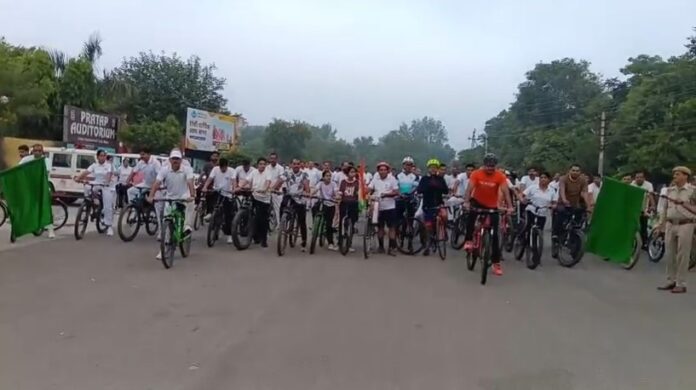 सरदार वल्लभभाई पटेल की 150वीं जयंती पर साइकिलिंग मैराथन में शामिल प्रतिभागी