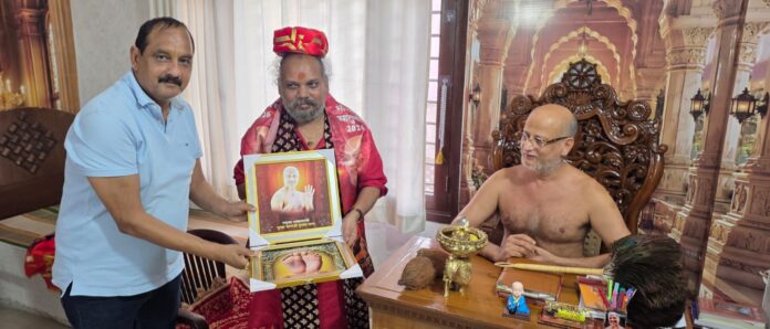 बाबूगिरी महाराज ने आचार्य पुलकसागर महाराज से मुलाकात कर आध्यात्मिक चर्चा की
