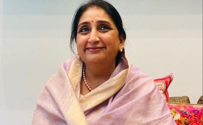 fu8b7gl_sunetra-pawar_625x300_18.jpg