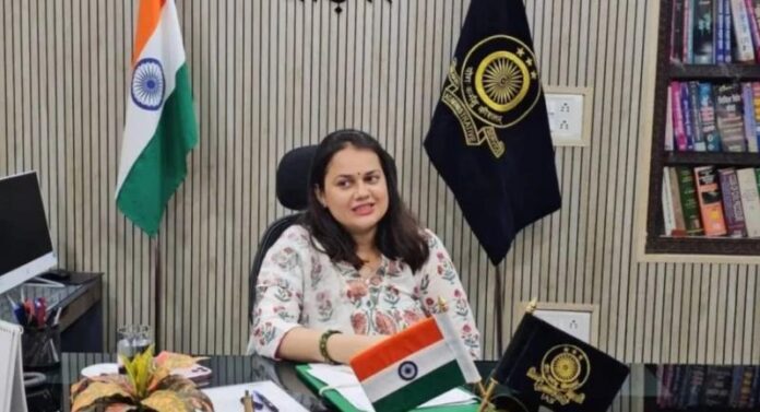 ias-teena-dabi_dfa684d3bc5f8d628.jpg