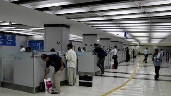 immigration_1787383120069_178738.jpg