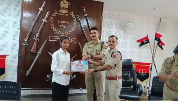 2776 साइबर जागरूकता अभियान विद्यार्थियों को प्रशंसा पत्र