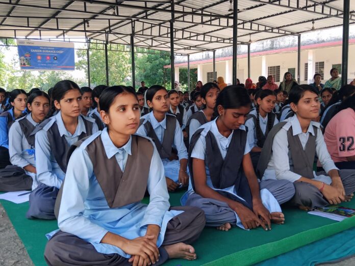 2782 विद्यार्थियों के करियर विकल्प की जानकारी देते विशेषज्ञ
