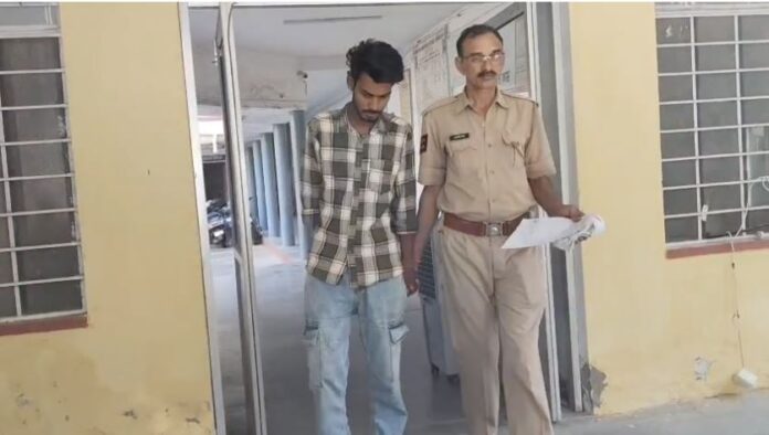 बैंक खाते उपलब्ध कराने के आरोप में गिरफ्तार साइबर आरोपी