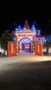 नवरात्रि महोत्सव के लिए सजाया गया गरबा पांडाल