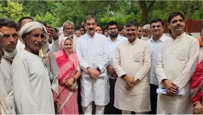 दिल्ली में कांग्रेस प्रदर्शन से पहले अलवर और भरतपुर के कांग्रेस नेता