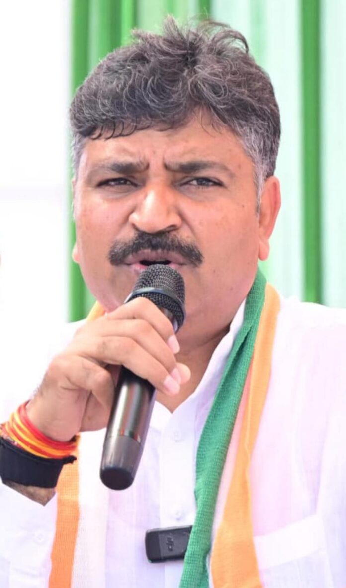 2848 मंत्री टीकाराम जूली