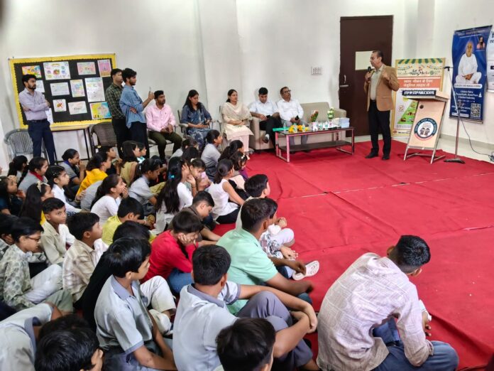 2934 स्टेप बाई स्टेप स्कूल में एक अनूठा शिविर