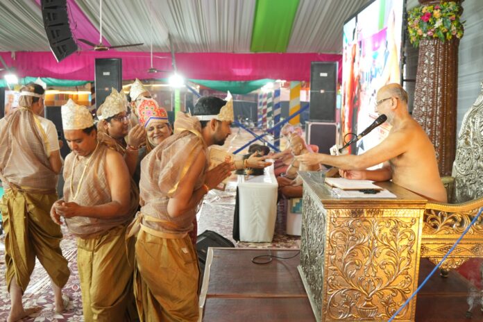 2954 आचार्य पुलकसागर महाराज