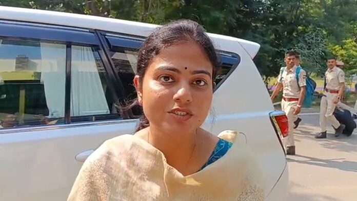 जिला कलेक्टर डॉ. आर्तिका शुक्ला