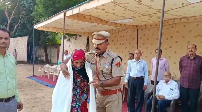 2977 वीरांगनाओं के सम्मान के दौरान एक शहीद की पत्नी भावुक हुईं