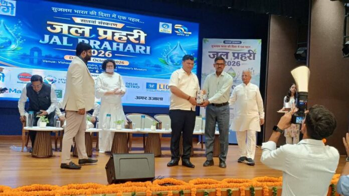 2987 नई दिल्ली में जल प्रहरी सम्मान प्राप्त करते रामभरोस मीणा