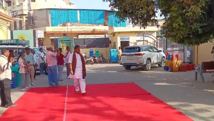 रवाना हुए वन मंत्री संजय शर्मा