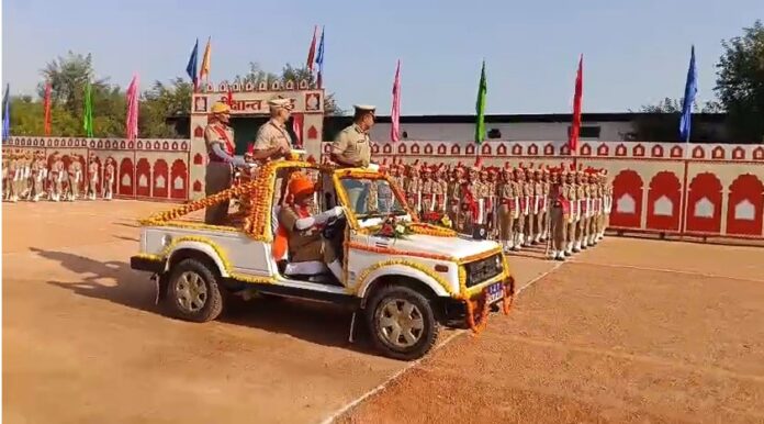 709 नए पुलिसकर्मियों का उत्साहवर्धन करते एडीजी दिनेश एम.एन.