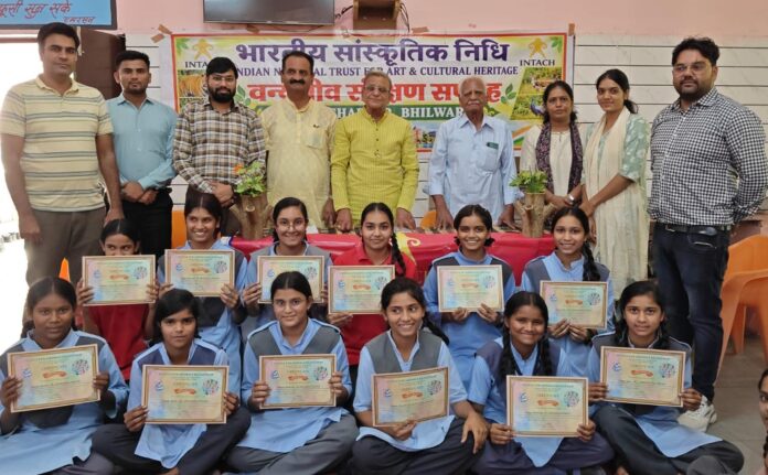 731 वन्यजीव संरक्षण सप्ताह के तहत आयोजित क्विज प्रतियोगिता में शामिल विद्यार्थी