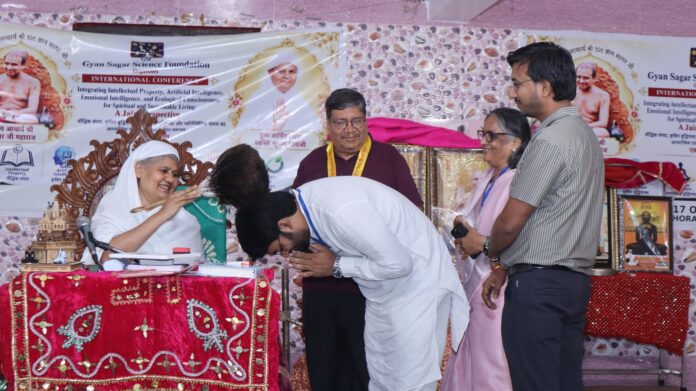 आर्यिका श्री 105 स्वस्तिभूषण माताजी
