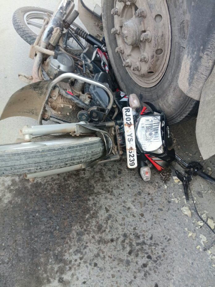 809 डंपर से बाइक सवार की मौत