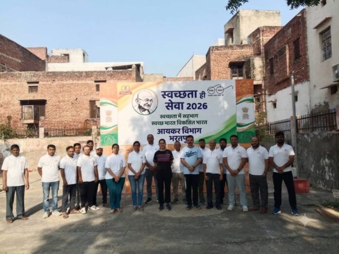 832 आयकर कार्यालय में स्वच्छता ही सेवा अभियान