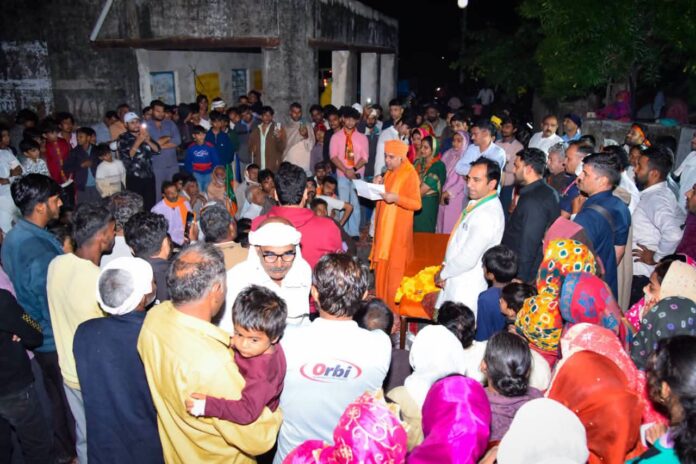 838 पंचायत चुनाव में जनसंपर्क करते विधायक महंत बालकनाथ योगी