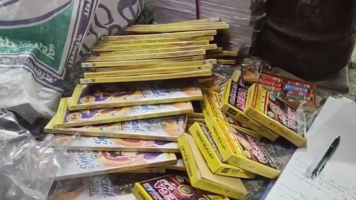 840 अवैध रूप से पटाखों का भंडारण