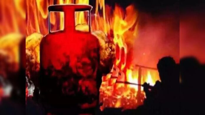 noida-gas-cylinder-blast-in-sala.jpg